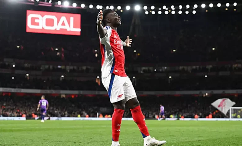 آرسنال يكافئ ساكا بهدية تاريخية