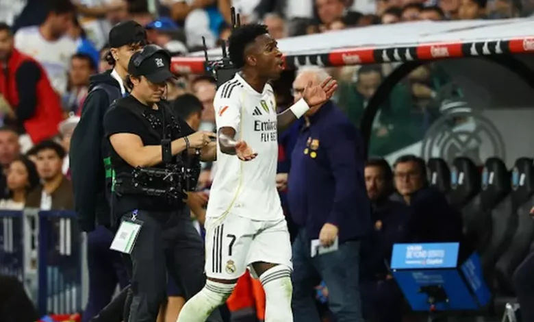 غادر غاضبًا.. فينيسيوس جونيور يثير الجدل في الكلاسيكو