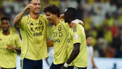 كلاسيكو حاسم.. مباريات اليوم الثلاثاء والقنوات الناقلة