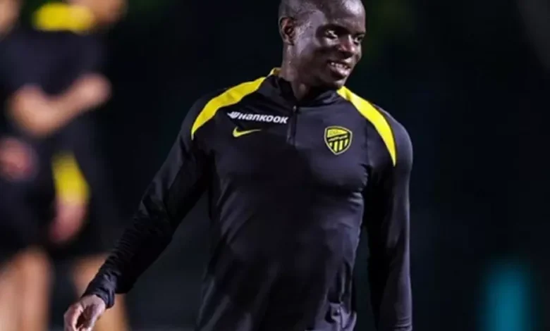 نادٍ فرنسي يحلم بصفقة كانتي مجانًا