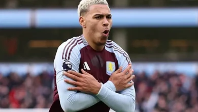 أستون فيلا يجدد عقد مورجان روجرز