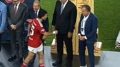 زيزو يتجاهل مصافحة هشام نصر (فيديو وصور)