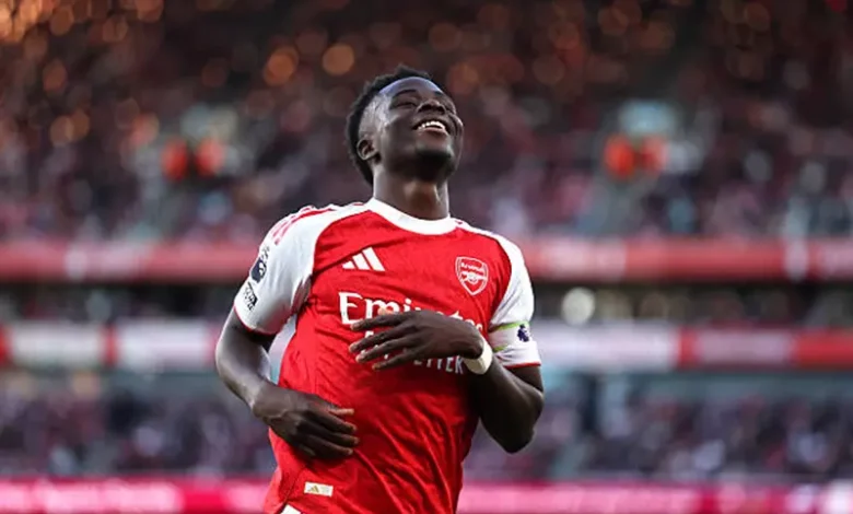 ساكا يقترب من تمديد عقده مع أرسنال