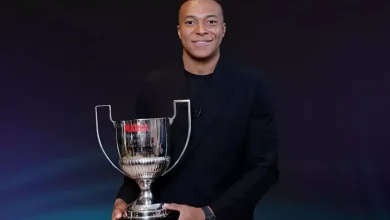 مبابي يتسلم جائزة البيتشيشي كأفضل هداف للدوري الإسباني