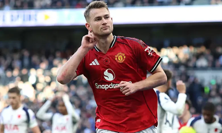 مدافع مانشستر يونايتد: استحقينا أكثر من نقطة ضد توتنهام