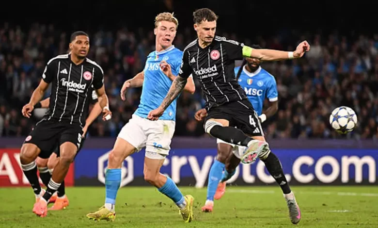 نابولي يتعادل سلبياً مع فرانكفورت في دوري أبطال أوروبا