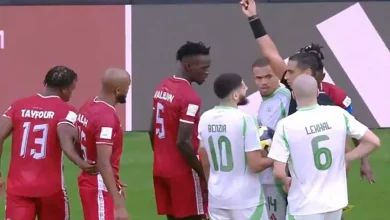 أمين عمر يطرد آدم وناس في مباراة الجزائر والسودان