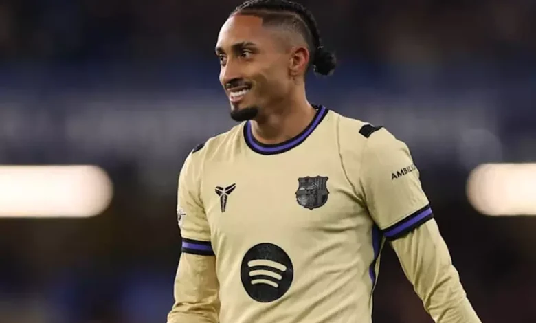 الكشف عن "بند الدوري السعودي" في عقد رافينيا مع برشلونة