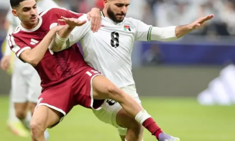 حامد حمدان يغادر مباراة فلسطين وقطر مصابًا