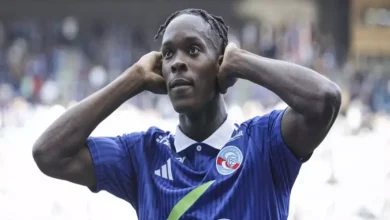 قرار مفاجئ.. ستراسبورغ يعلن إيقاف مهاجمه إيميجا