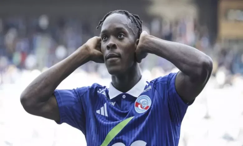 قرار مفاجئ.. ستراسبورغ يعلن إيقاف مهاجمه إيميجا