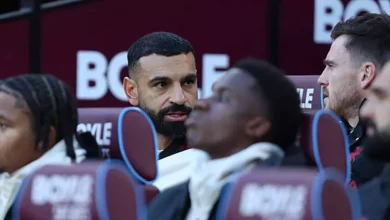 ماذا قالت الصحف العالمية عن جلوس صلاح على دكة ليفربول؟